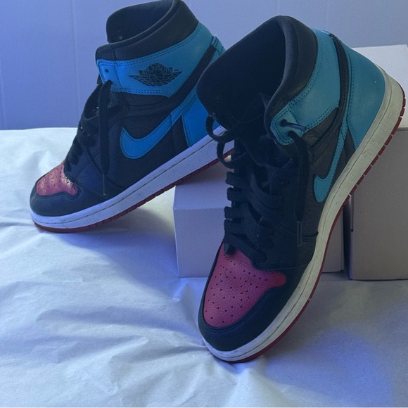 Nike Air Jordan Retro High Tops - Picture 3 of 5